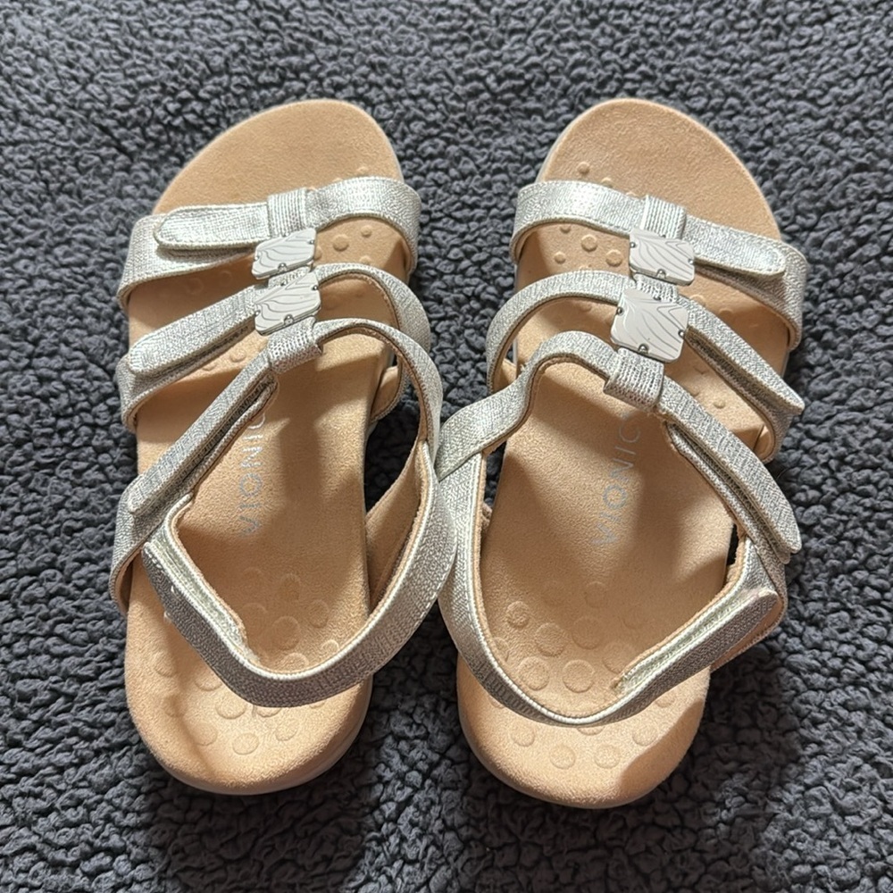 Vionic Amber Women's Adjustable Slide Sandal - O Silver Met Linen size 8 - Picture 3 of 15